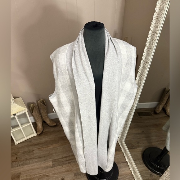 Lane Bryant • Sleeveless Plaid Duster Cardigan Sweater - Picture 5 of 10
